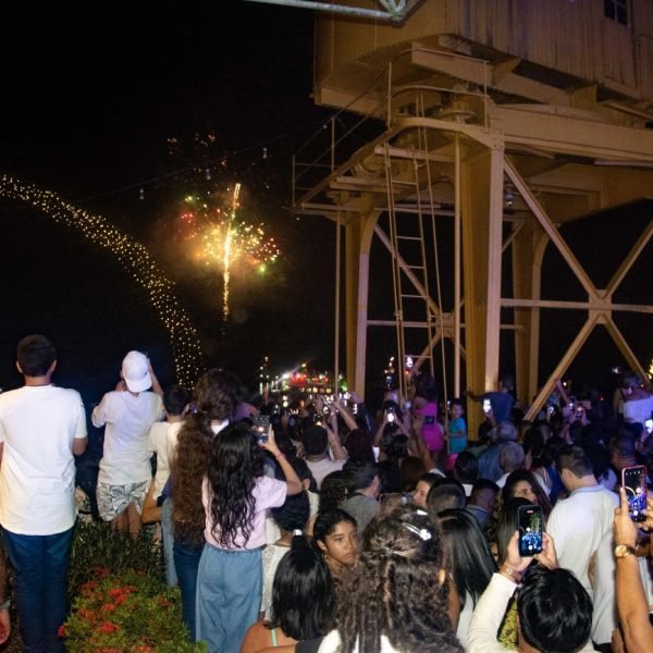Milhares de pessoas participam do Réveillon da Estação das Docas