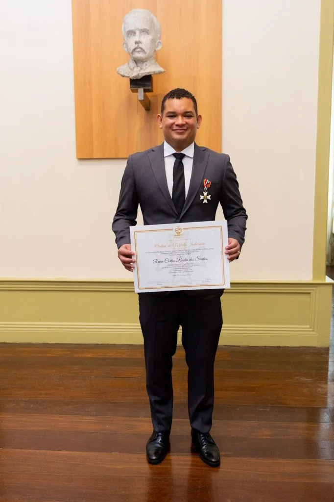 No momento, você está visualizando Presidente da OS Pará 2000 recebe medalha de Mérito do TJPA, por gestão do Hangar e outros complexos turísticos